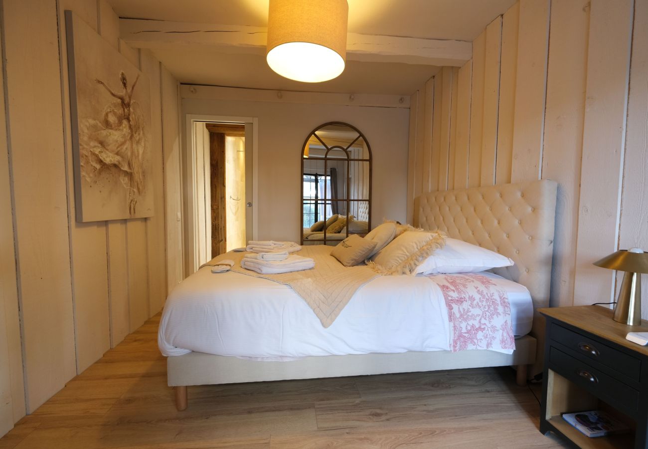 Villa in L´Isle sur la Sorgue - Luxury Farm Jacuzzi, Heated pool in L'Isle sur la Sorgue