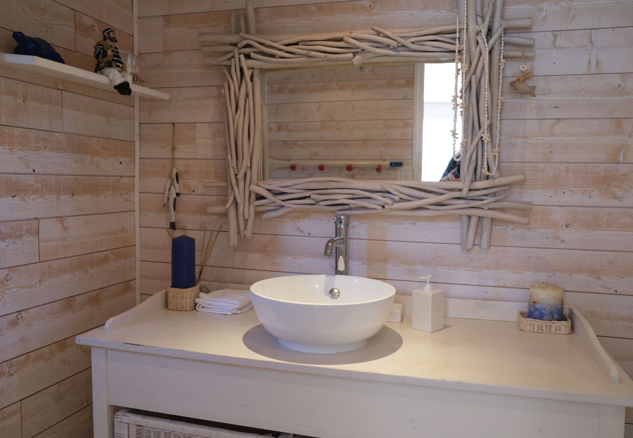 Villa in L´Isle sur la Sorgue - Luxury Farm Jacuzzi, Heated pool in L'Isle sur la Sorgue