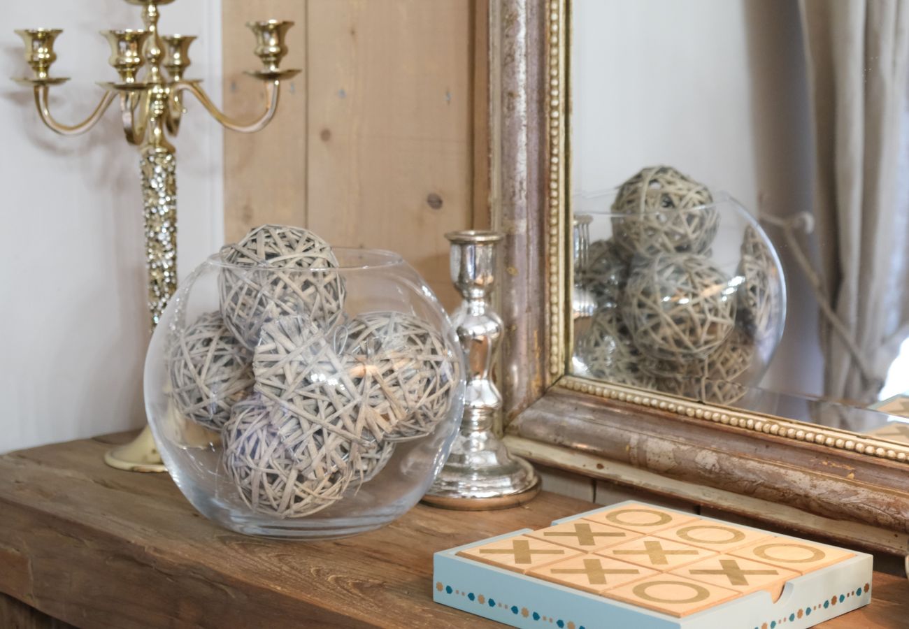 Villa in L´Isle sur la Sorgue - Luxury Farm Jacuzzi, Heated pool in L'Isle sur la Sorgue