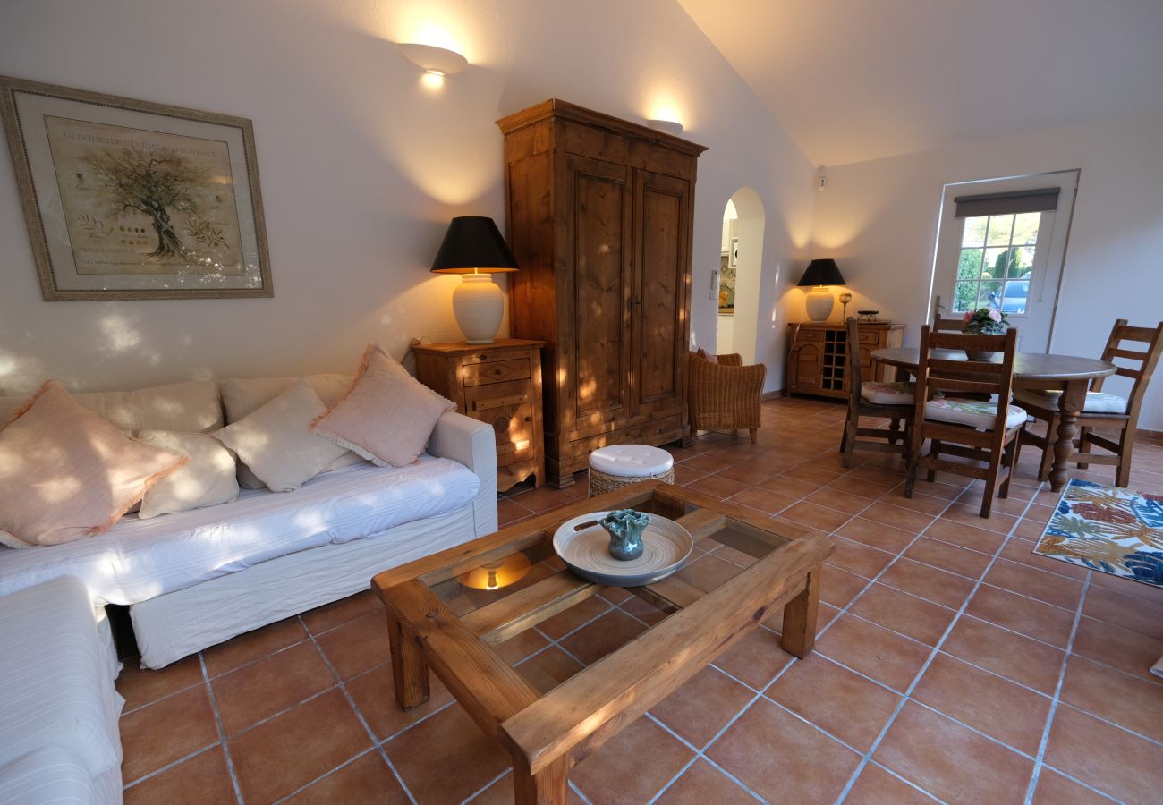 Villa in L´Isle sur la Sorgue - Luxury Farm Jacuzzi, Heated pool in L'Isle sur la Sorgue