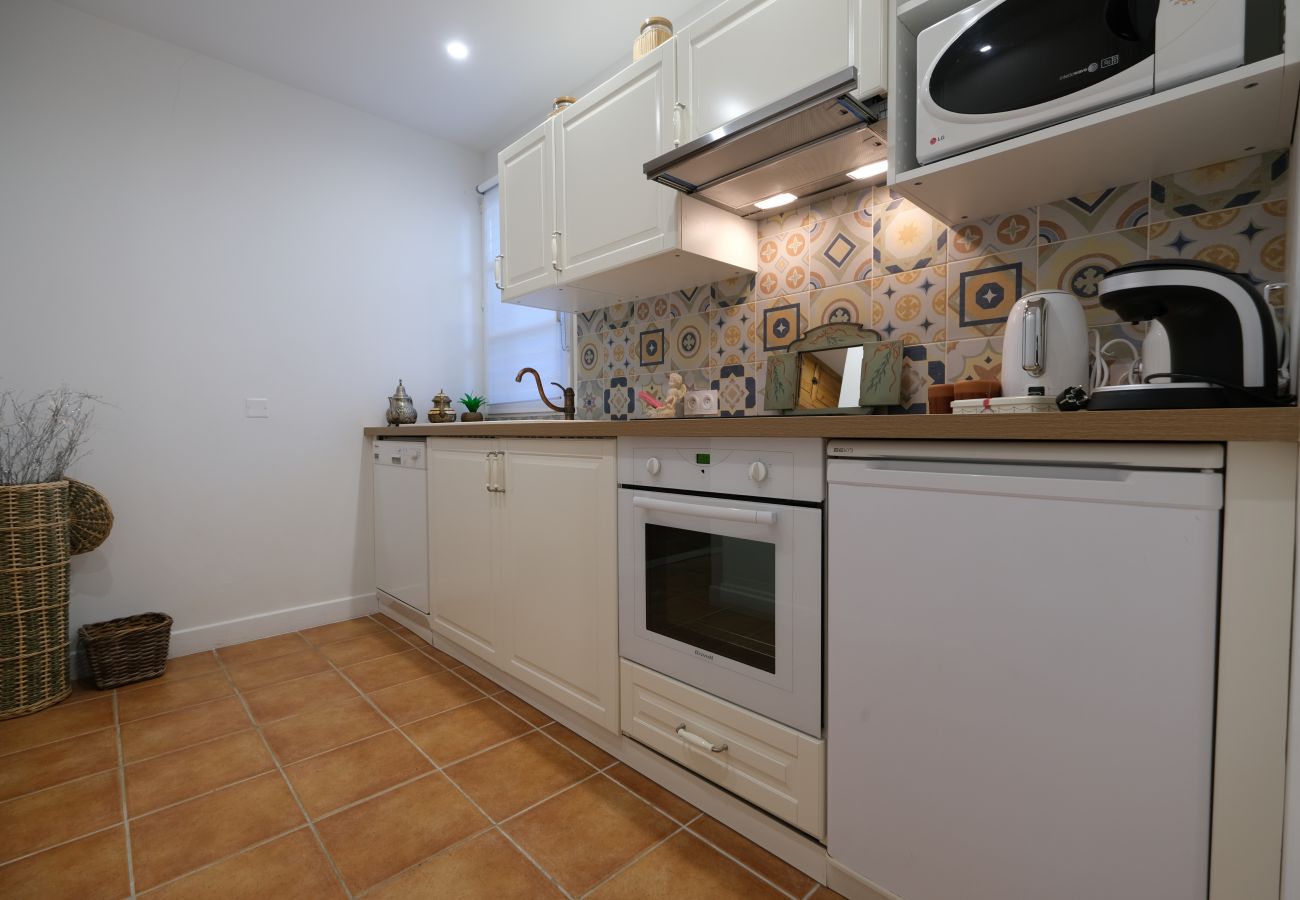 Villa in L´Isle sur la Sorgue - Luxury Farm Jacuzzi, Heated pool in L'Isle sur la Sorgue