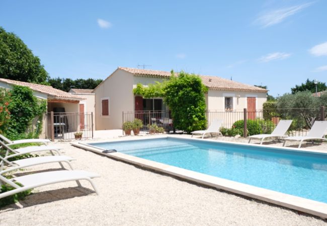 House in Mouriès - Air-conditioned villa with pool Mouriès Alpilles sleeps 8