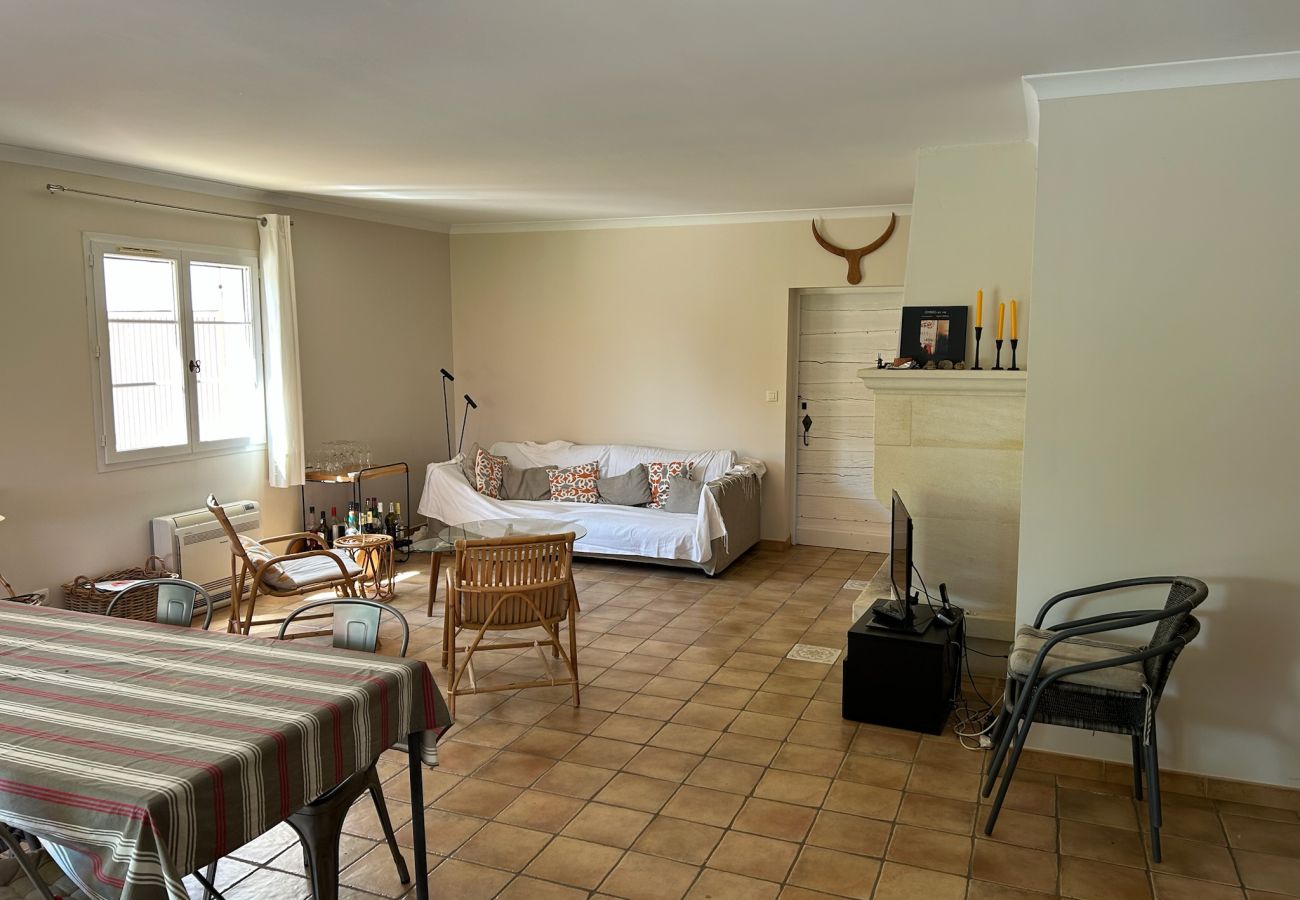 House in Mouriès - Air-conditioned villa with pool Mouriès Alpilles sleeps 8