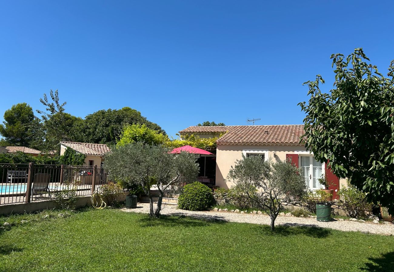 Air-conditioned villa pool garden Mouriès Alpilles sleeps 8