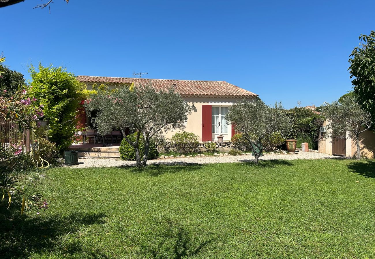 House in Mouriès - Air-conditioned villa with pool Mouriès Alpilles sleeps 8