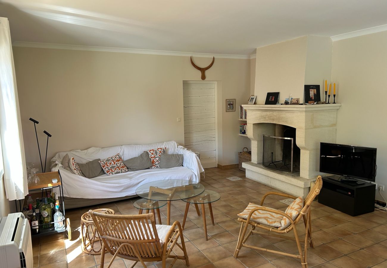 House in Mouriès - Air-conditioned villa with pool Mouriès Alpilles sleeps 8