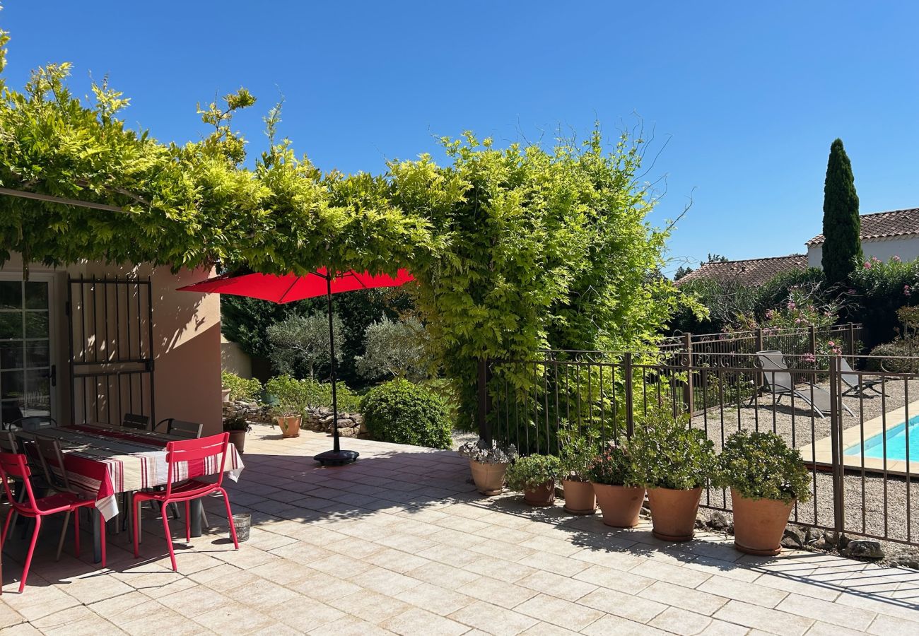 Air-conditioned villa with pool Mouriès Alpilles sleeps 8