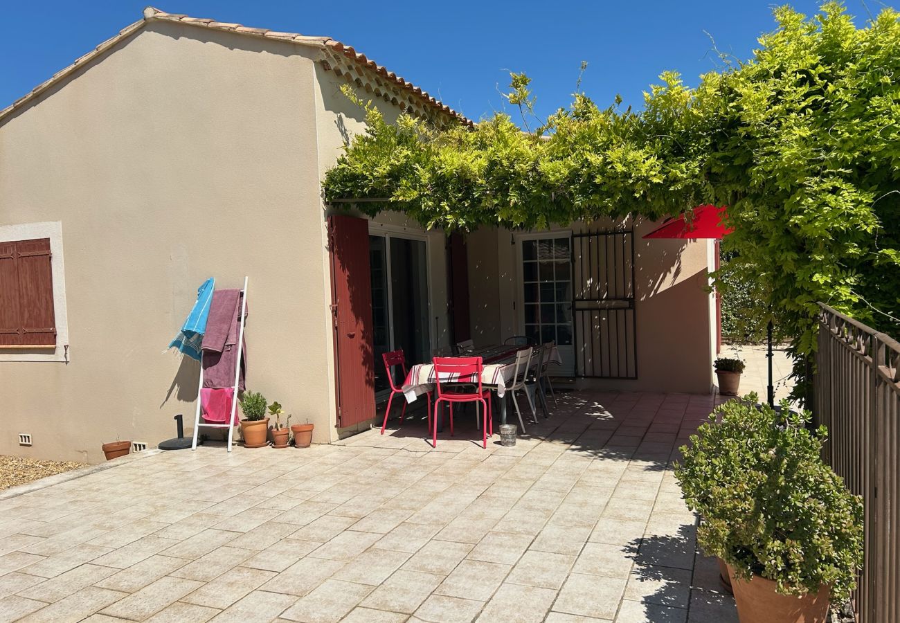 House in Mouriès - Air-conditioned villa with pool Mouriès Alpilles sleeps 8