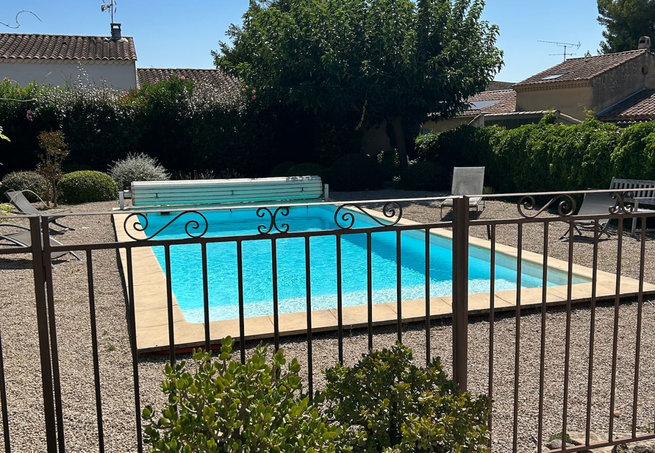 House in Mouriès - Air-conditioned villa with pool Mouriès Alpilles sleeps 8