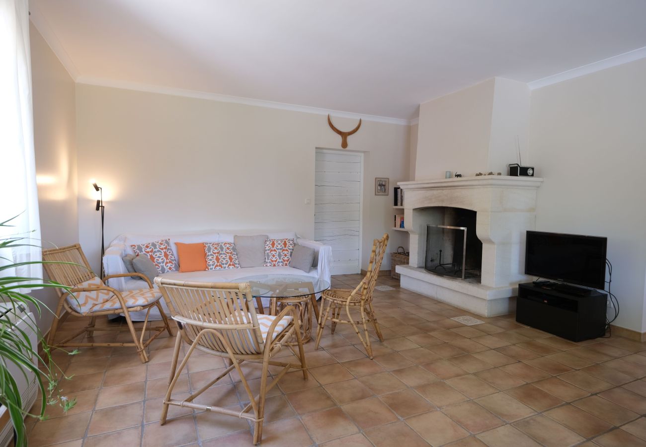 House in Mouriès - Air-conditioned villa with pool Mouriès Alpilles sleeps 8
