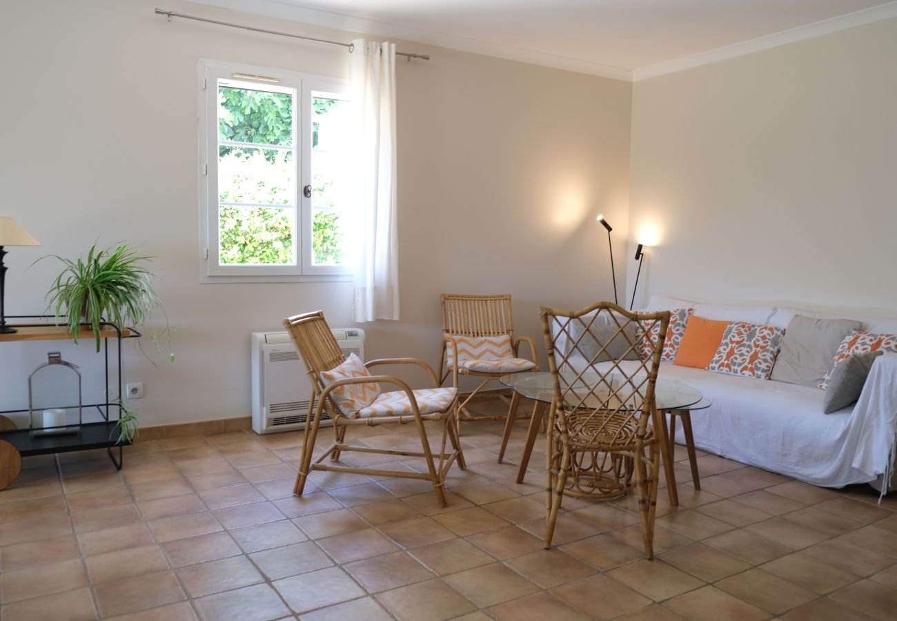 House in Mouriès - Air-conditioned villa with pool Mouriès Alpilles sleeps 8