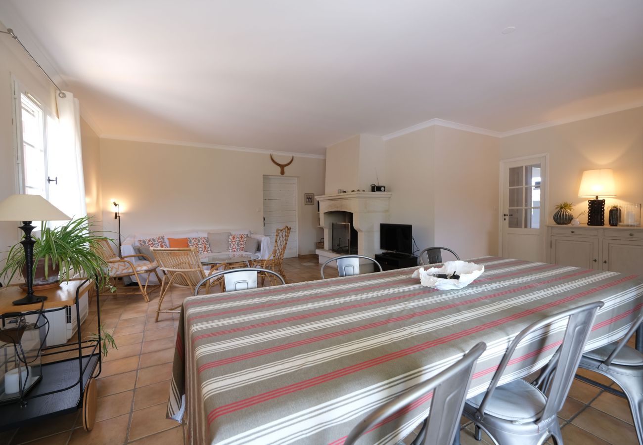 House in Mouriès - Air-conditioned villa with pool Mouriès Alpilles sleeps 8