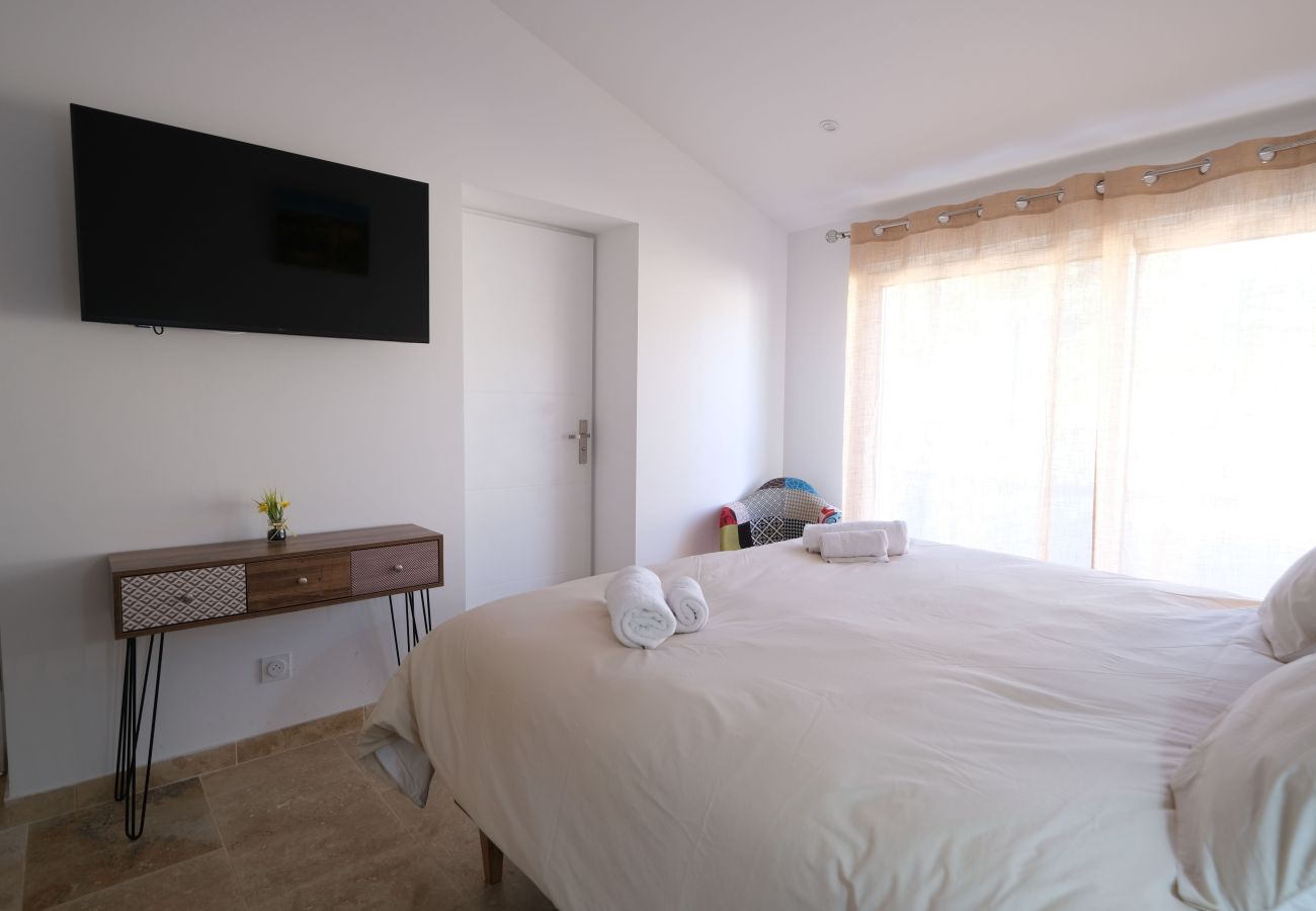 Villa in Saint Remy de Provence - Air-conditioned villa heated pool Alpilles view St-Rémy