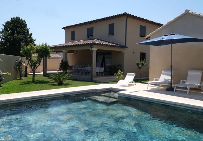Villa in Salon-de-Provence - 12-Person Villa A/C Heated Pool close Aix Provence