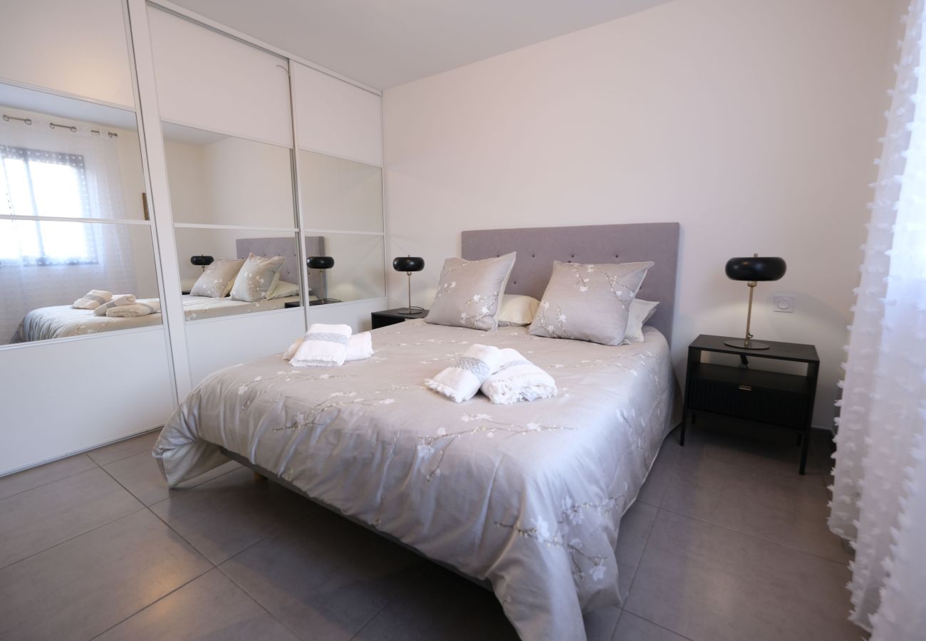 Villa in Salon-de-Provence - 12-Person Villa A/C Heated Pool close Aix Provence