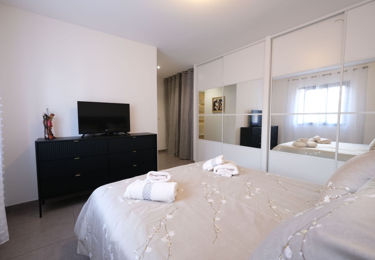 Villa in Salon-de-Provence - 12-Person Villa A/C Heated Pool close Aix Provence