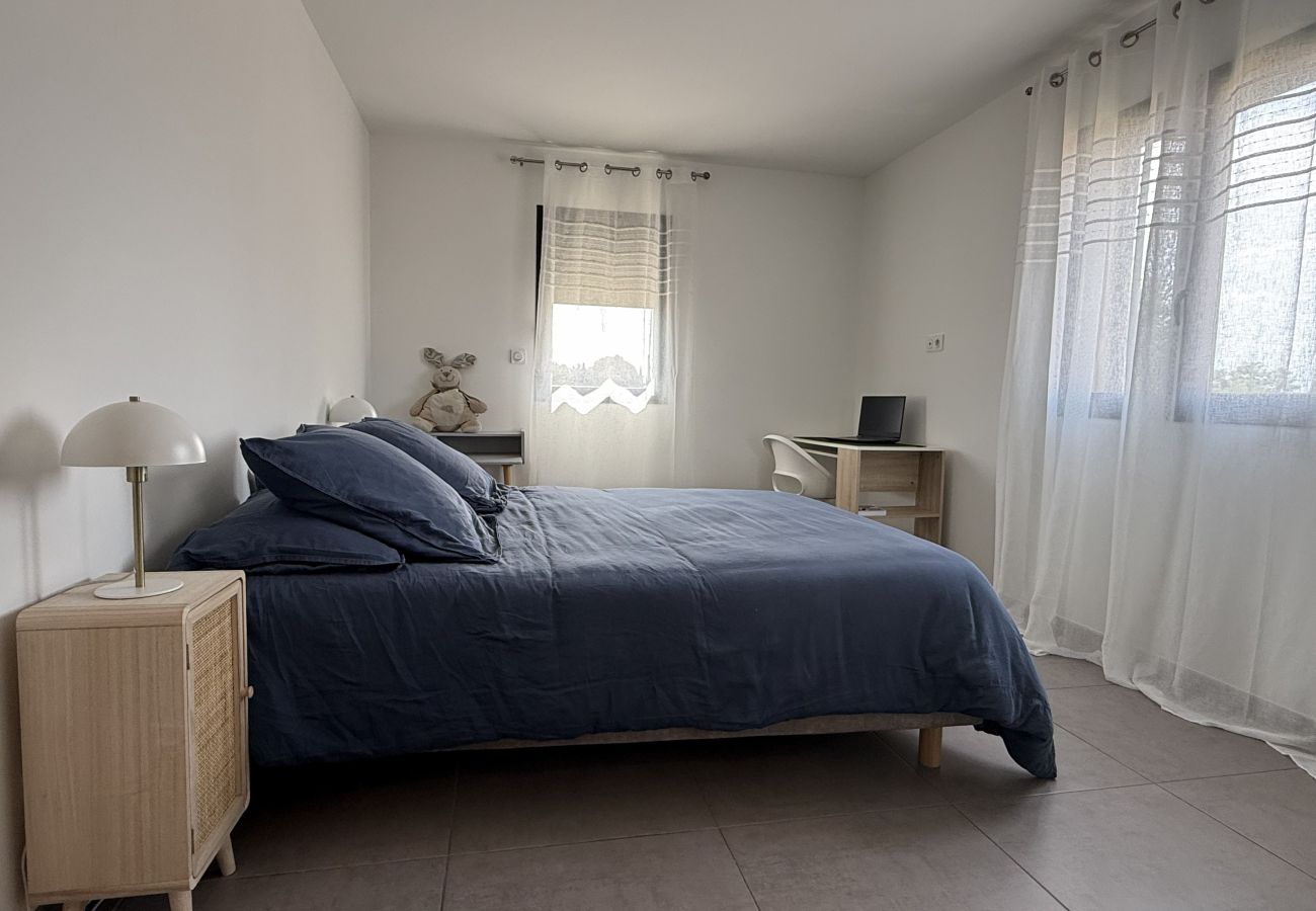 Villa in Salon-de-Provence - 12-Person Villa A/C Heated Pool close Aix Provence