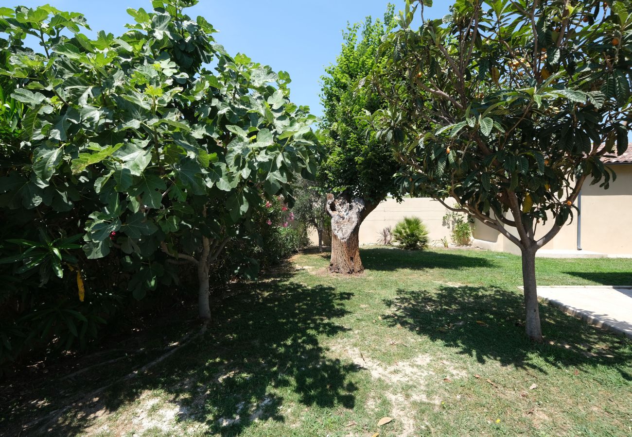 Villa in Salon-de-Provence - 12-Person Villa A/C Heated Pool close Aix Provence