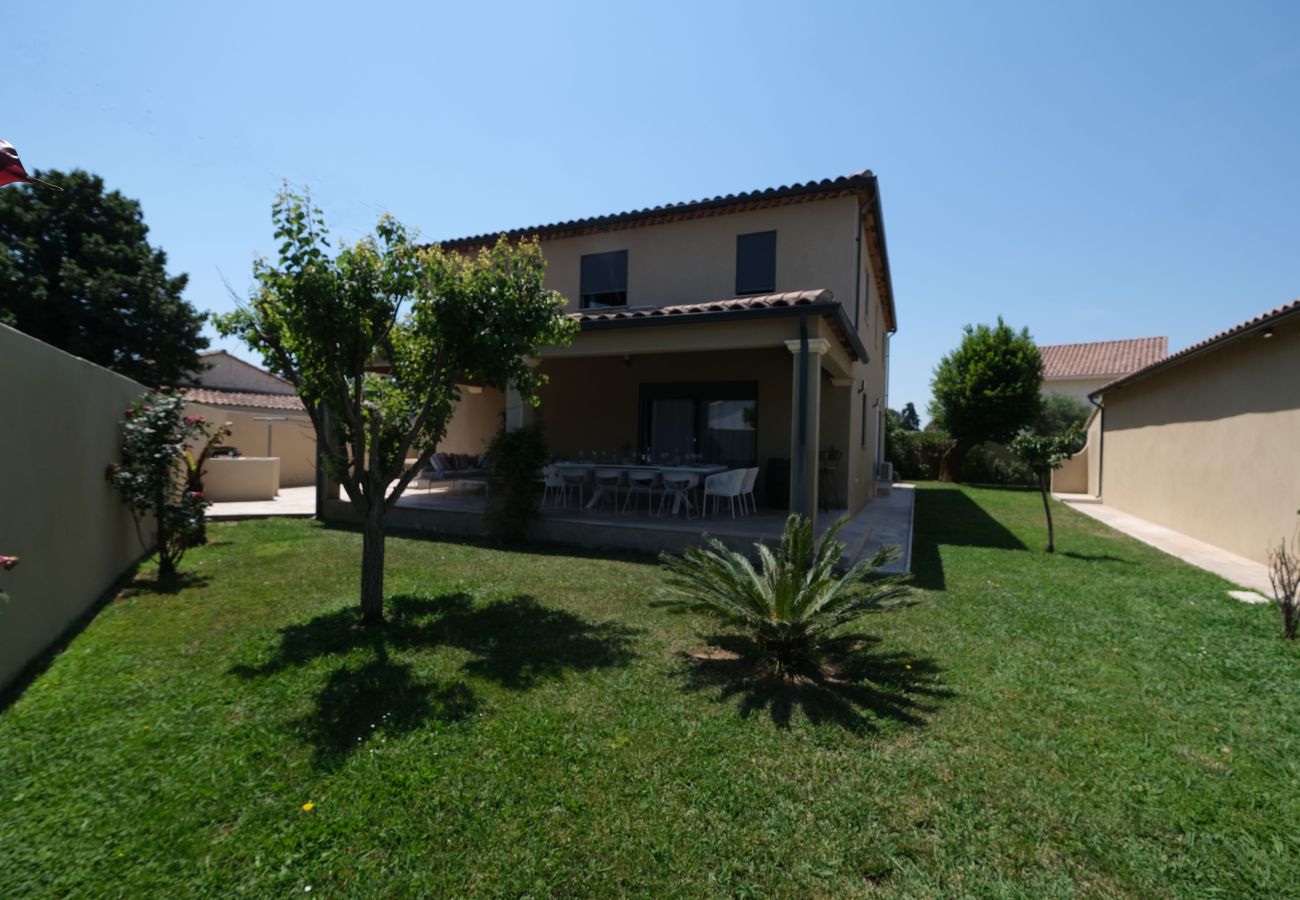 Villa in Salon-de-Provence - 12-Person Villa A/C Heated Pool close Aix Provence