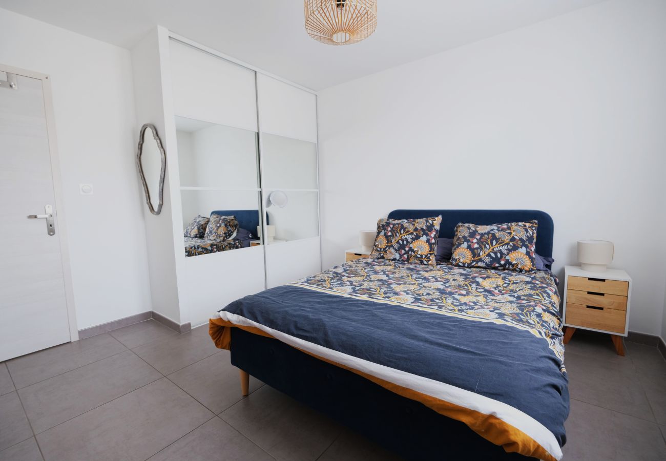 Villa in Salon-de-Provence - 12-Person Villa A/C Heated Pool close Aix Provence