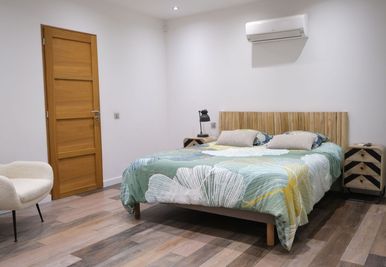 Villa Rental with 3 bedrooms in Mouriès Alpilles Sleeps 6