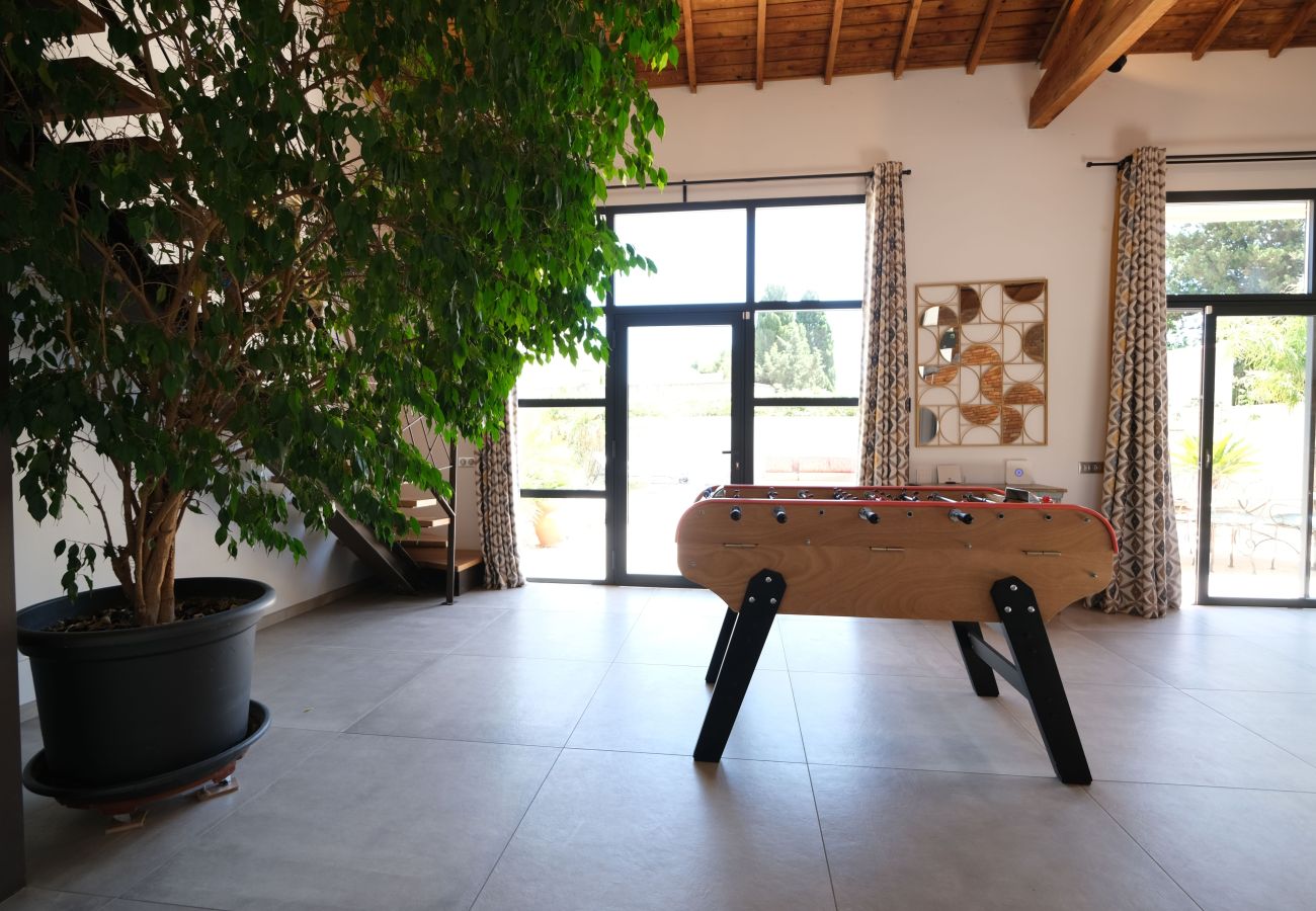 Villa Rental with babyfoot in Mouriès Alpilles Sleeps 6