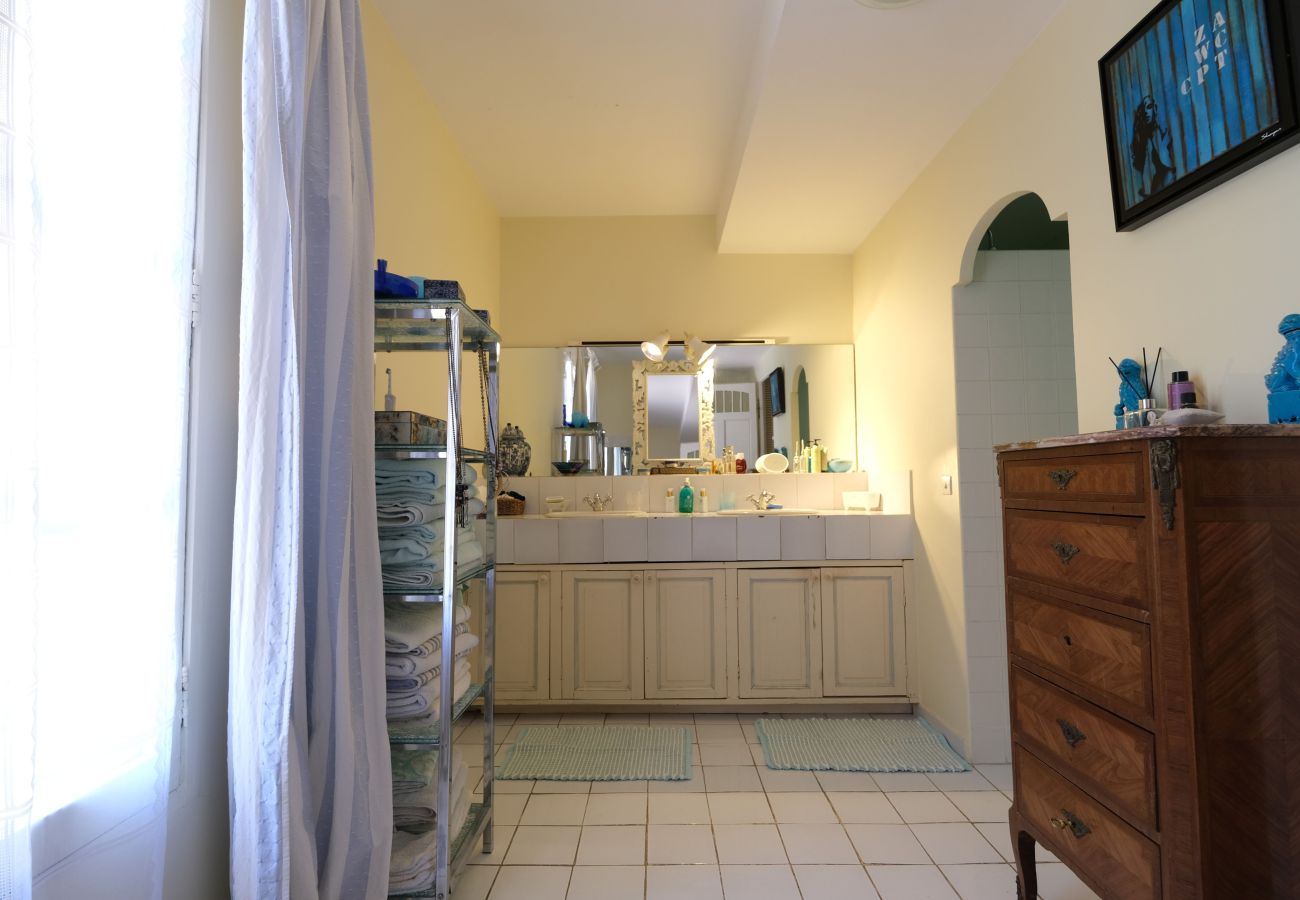 Villa in Saint-Antonin-sur-Bayon - Aix-en-Provence Ste-Victoire View Estate 12x8m Pool