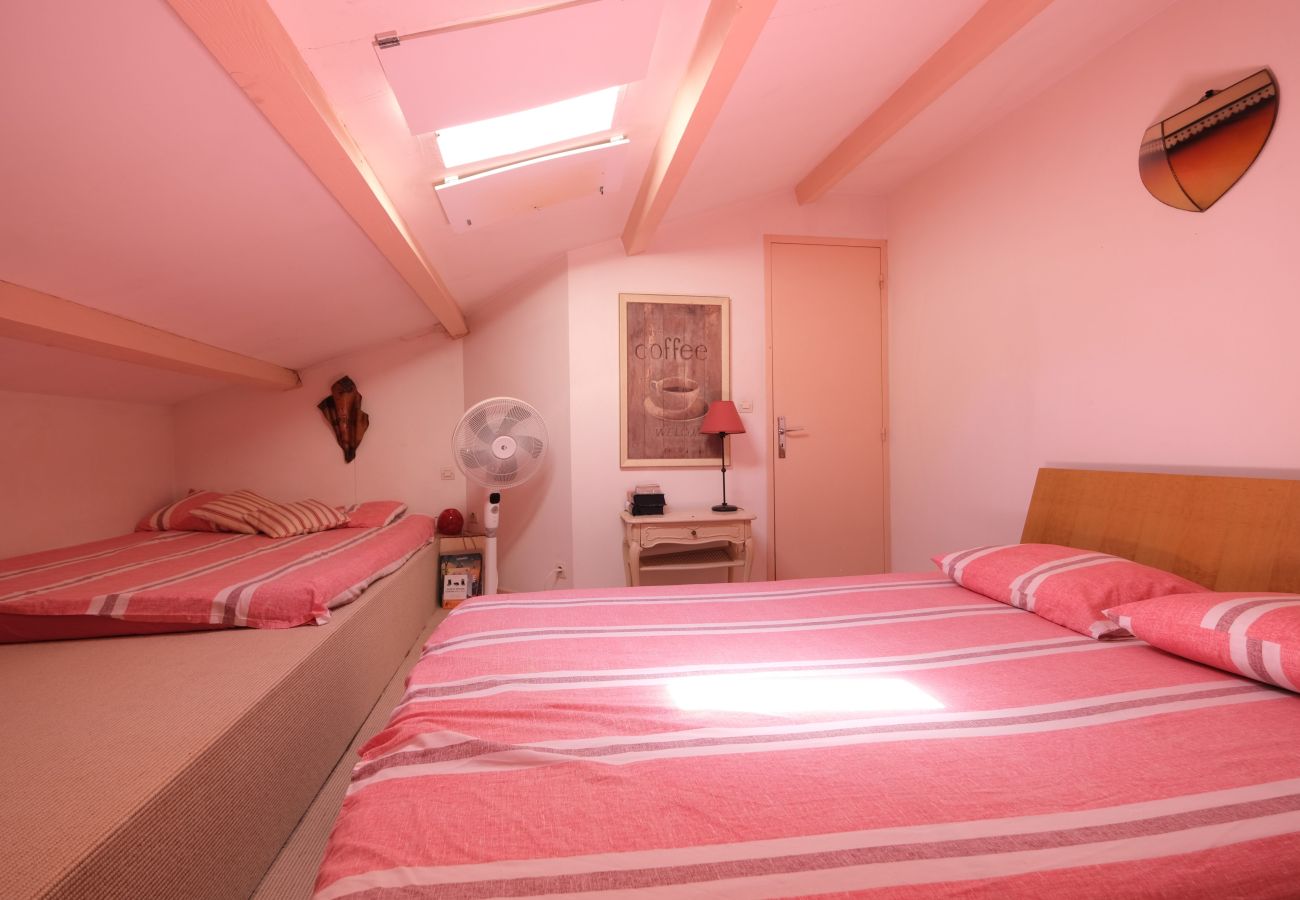 Villa in Saint-Antonin-sur-Bayon - Aix-en-Provence Ste-Victoire View Estate 12x8m Pool