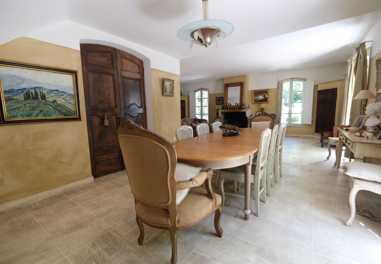 Villa in Saint-Antonin-sur-Bayon - Aix-en-Provence Ste-Victoire View Estate 12x8m Pool
