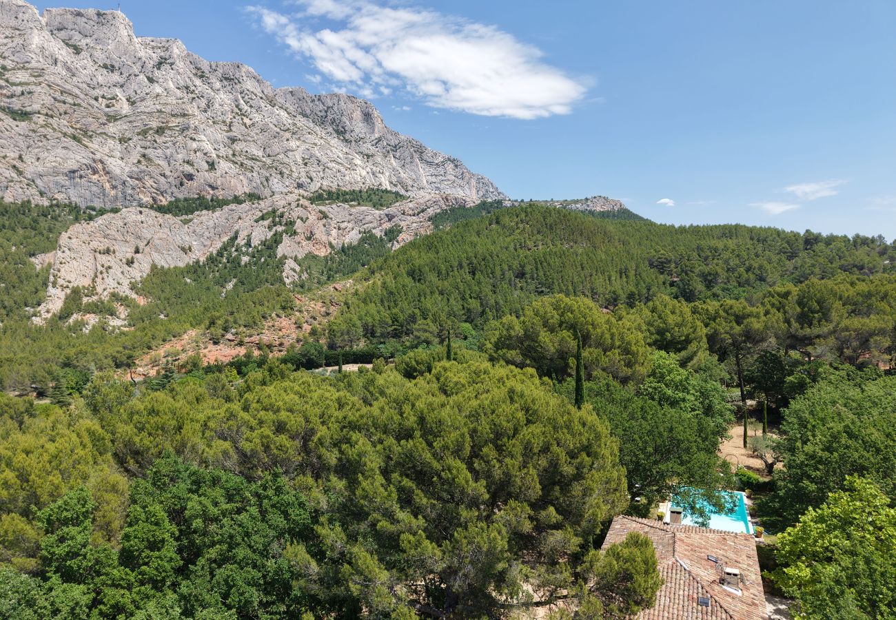 Villa in Saint-Antonin-sur-Bayon - Aix-en-Provence Ste-Victoire View Estate 12x8m Pool