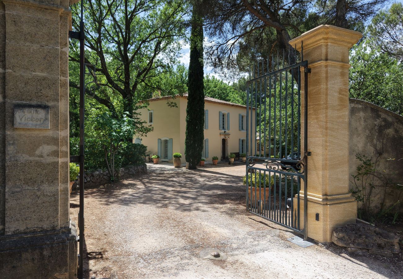 Villa in Saint-Antonin-sur-Bayon - Aix-en-Provence Ste-Victoire View Estate 12x8m Pool
