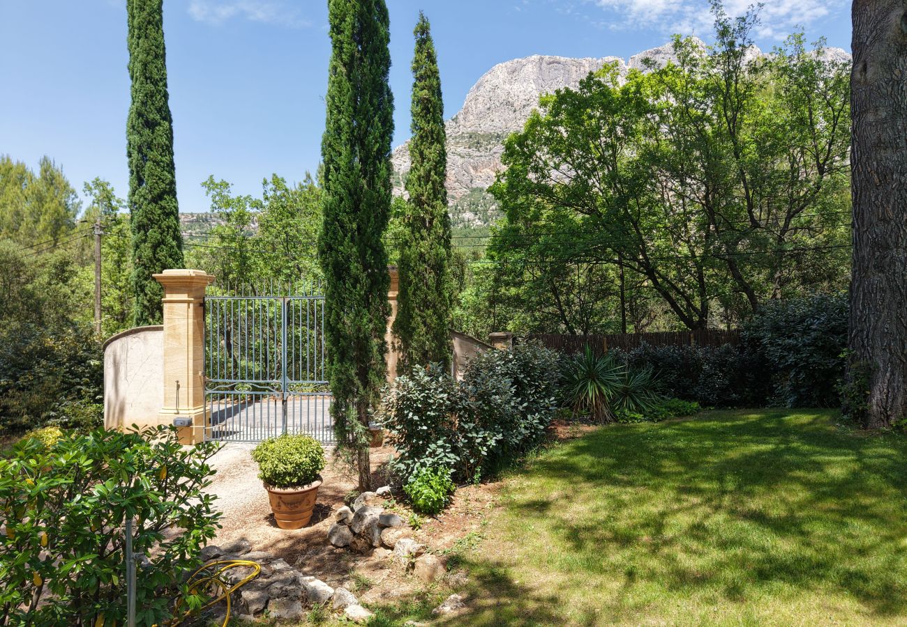 Villa in Saint-Antonin-sur-Bayon - Aix-en-Provence Ste-Victoire View Estate 12x8m Pool