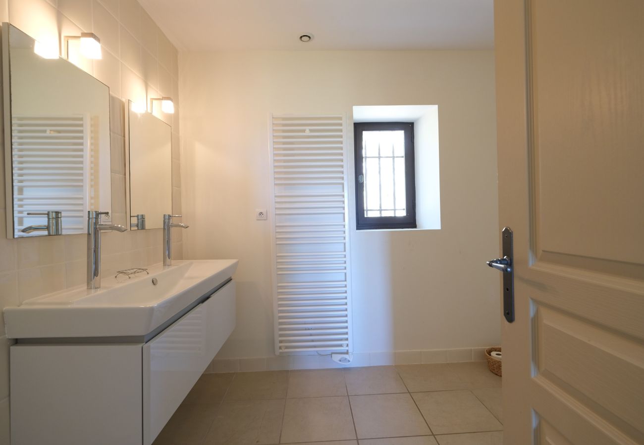 Villa in Maussane-les-Alpilles - Farmhouse & Pool, Views Maussane-les-Alpilles, 10 pax