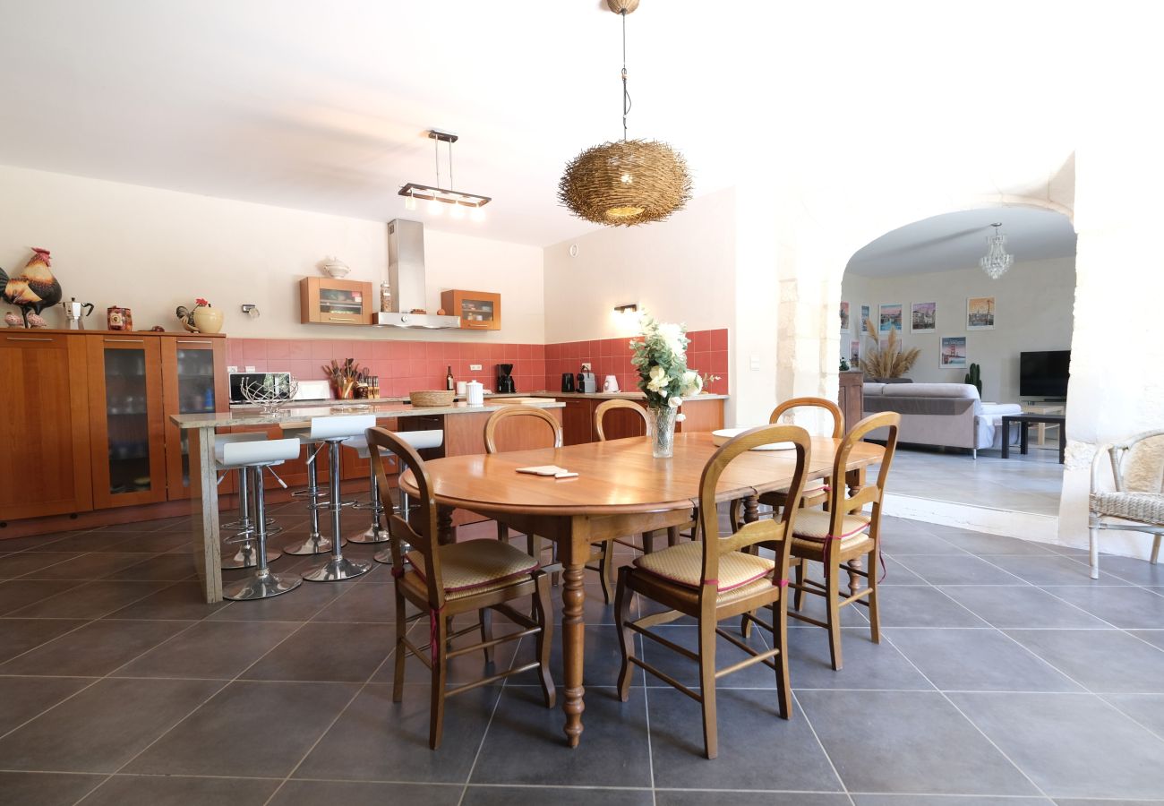 Villa in Maussane-les-Alpilles - Farmhouse & Pool, Views Maussane-les-Alpilles, 10 pax