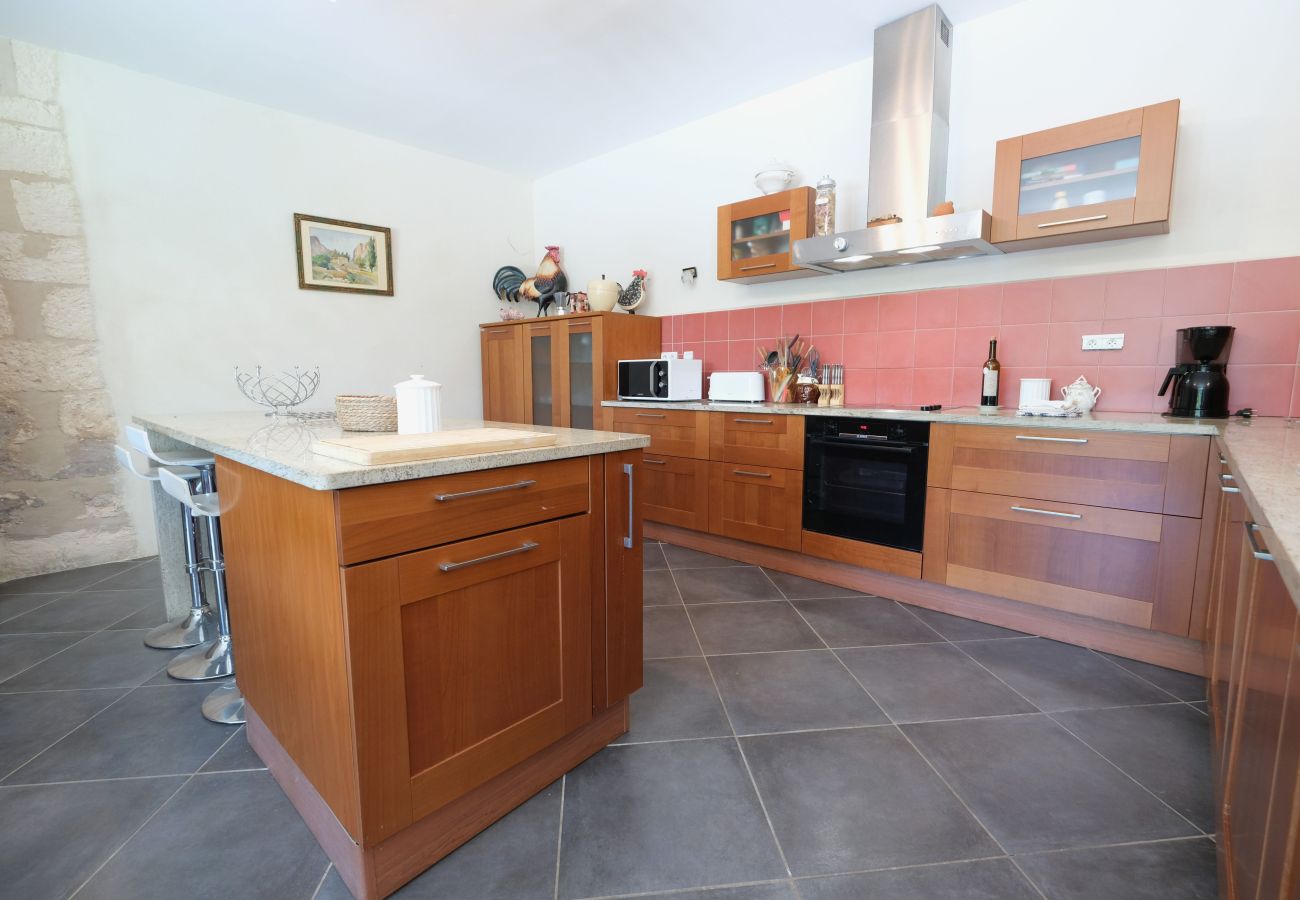 Villa in Maussane-les-Alpilles - Farmhouse & Pool, Views Maussane-les-Alpilles, 10 pax