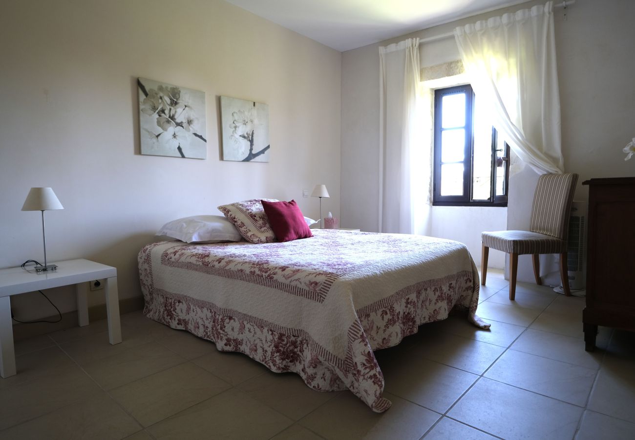 Villa in Maussane-les-Alpilles - Farmhouse & Pool, Views Maussane-les-Alpilles, 10 pax