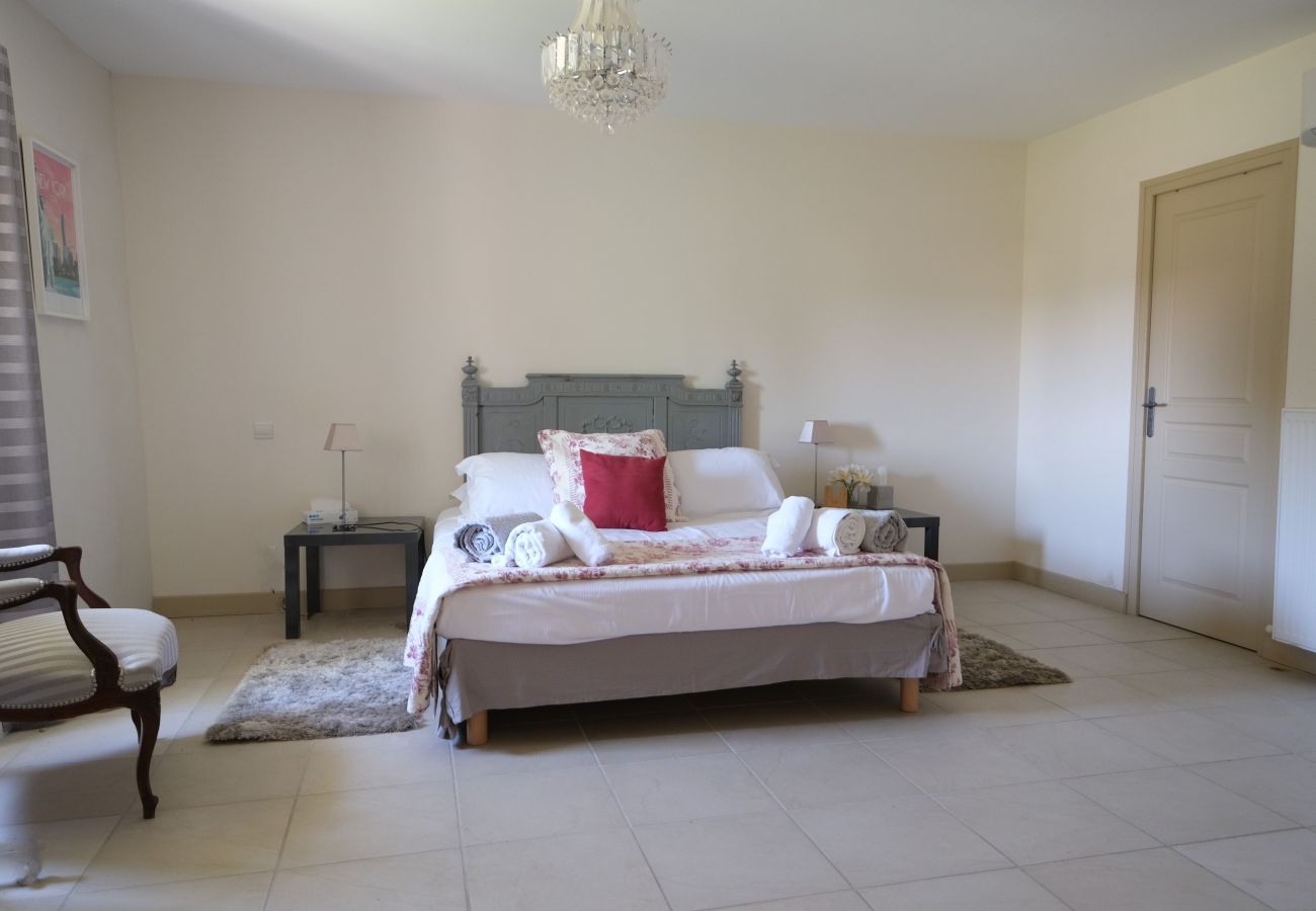 Villa in Maussane-les-Alpilles - Farmhouse & Pool, Views Maussane-les-Alpilles, 10 pax