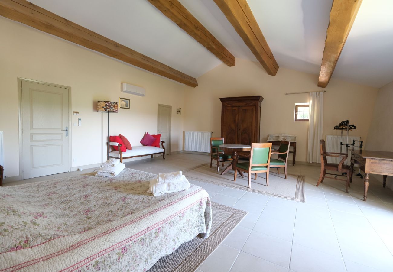 Villa in Maussane-les-Alpilles - Farmhouse & Pool, Views Maussane-les-Alpilles, 10 pax