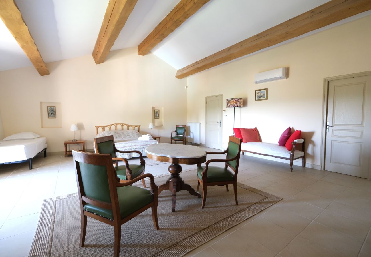 Villa in Maussane-les-Alpilles - Farmhouse & Pool, Views Maussane-les-Alpilles, 10 pax