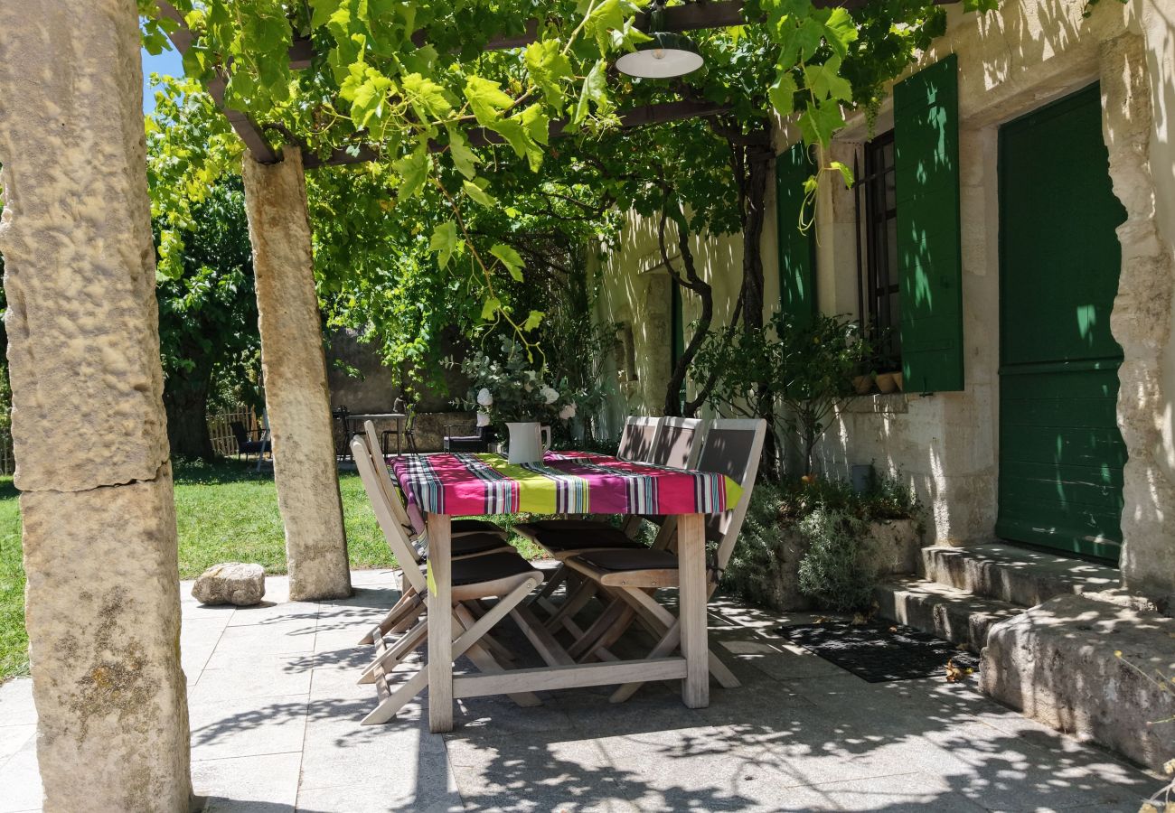 Villa in Maussane-les-Alpilles - Farmhouse & Pool, Views Maussane-les-Alpilles, 10 pax