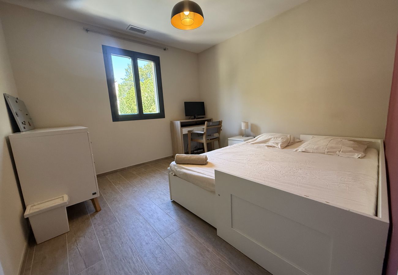 Villa in Paradou - Family villa with pool, sleeps 8, Maussane-les-Alpilles
