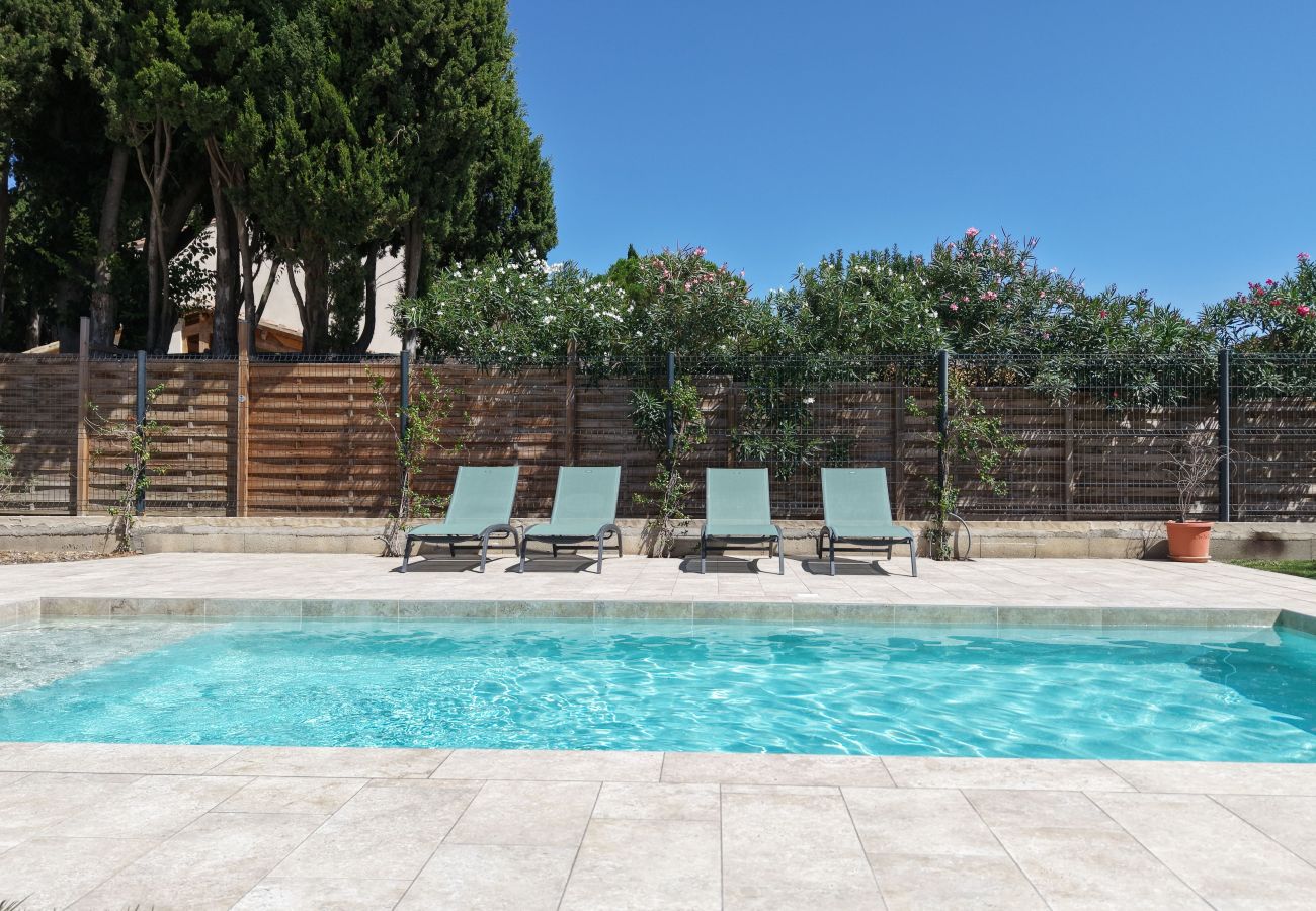 Villa in Paradou - Family villa with pool, sleeps 8, Maussane-les-Alpilles