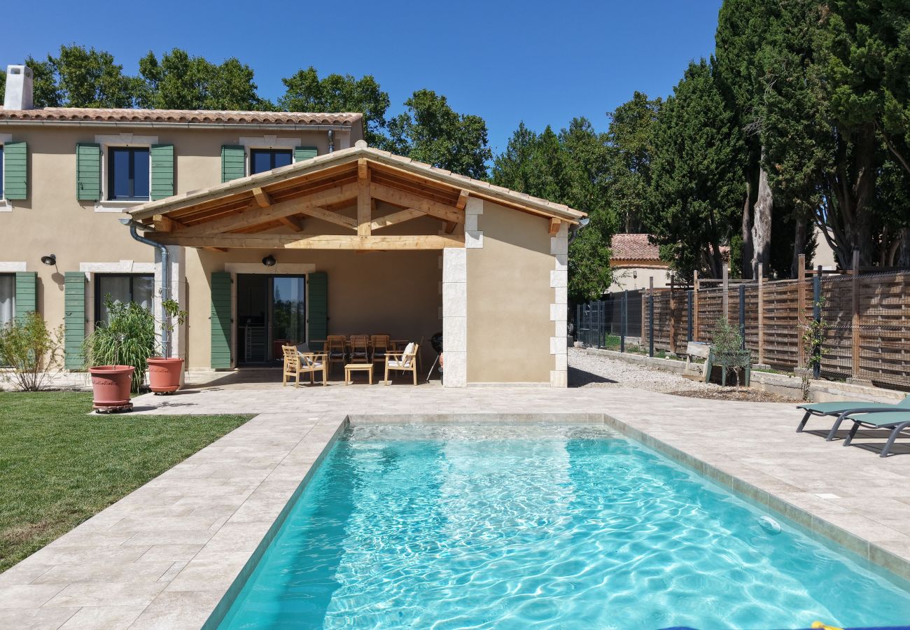 Villa in Paradou - Family villa with pool, sleeps 8, Maussane-les-Alpilles