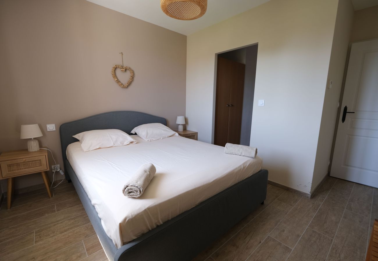 Family villa, 4 bedrooms, sleeps 8, Maussane-les-Alpilles