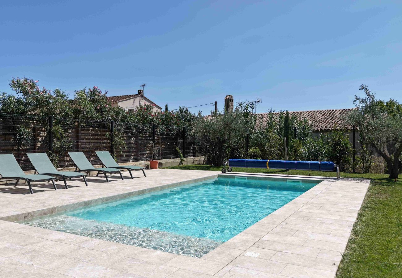 Villa in Paradou - Family villa with pool, sleeps 8, Maussane-les-Alpilles