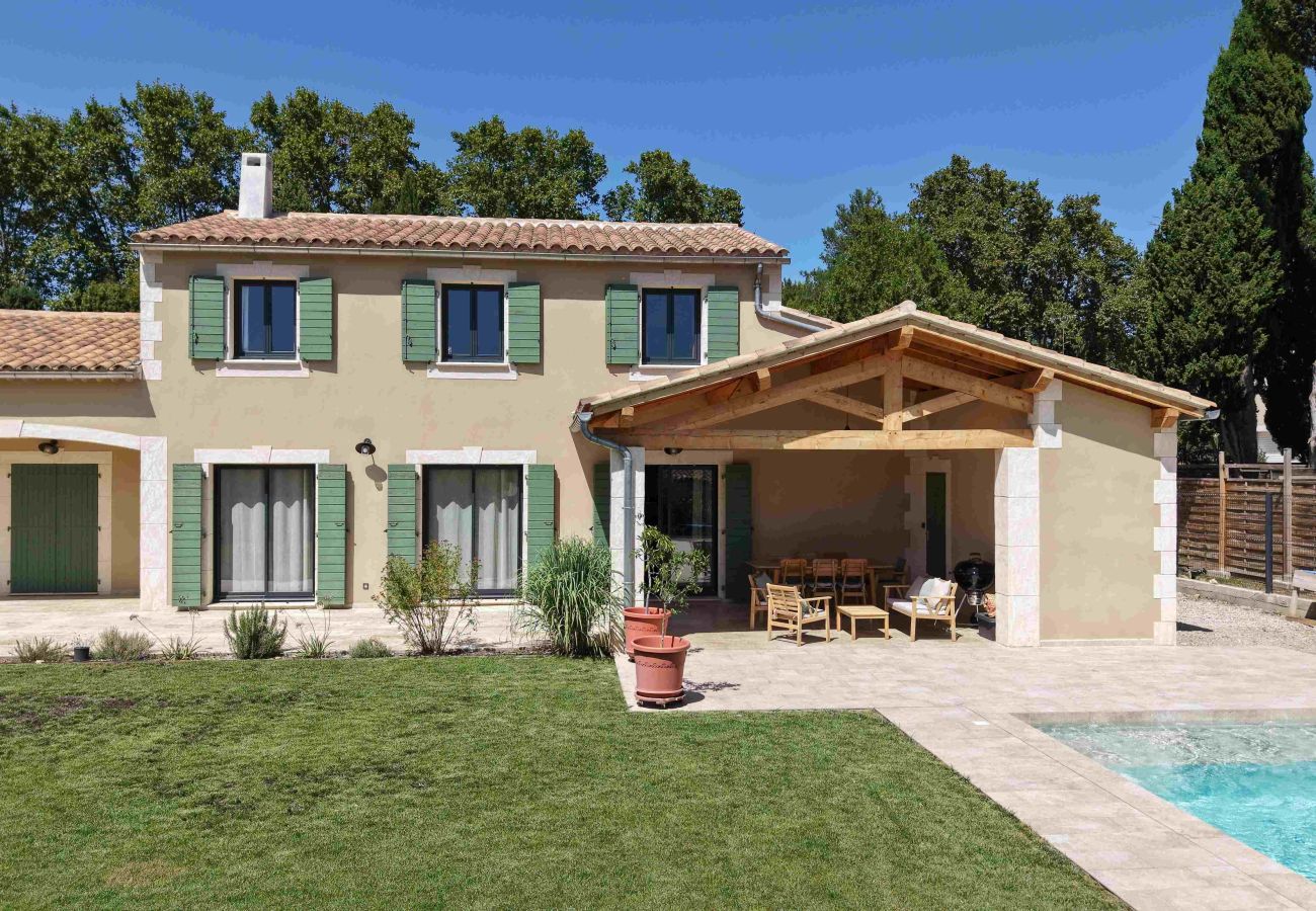 Villa in Paradou - Family villa with pool, sleeps 8, Maussane-les-Alpilles