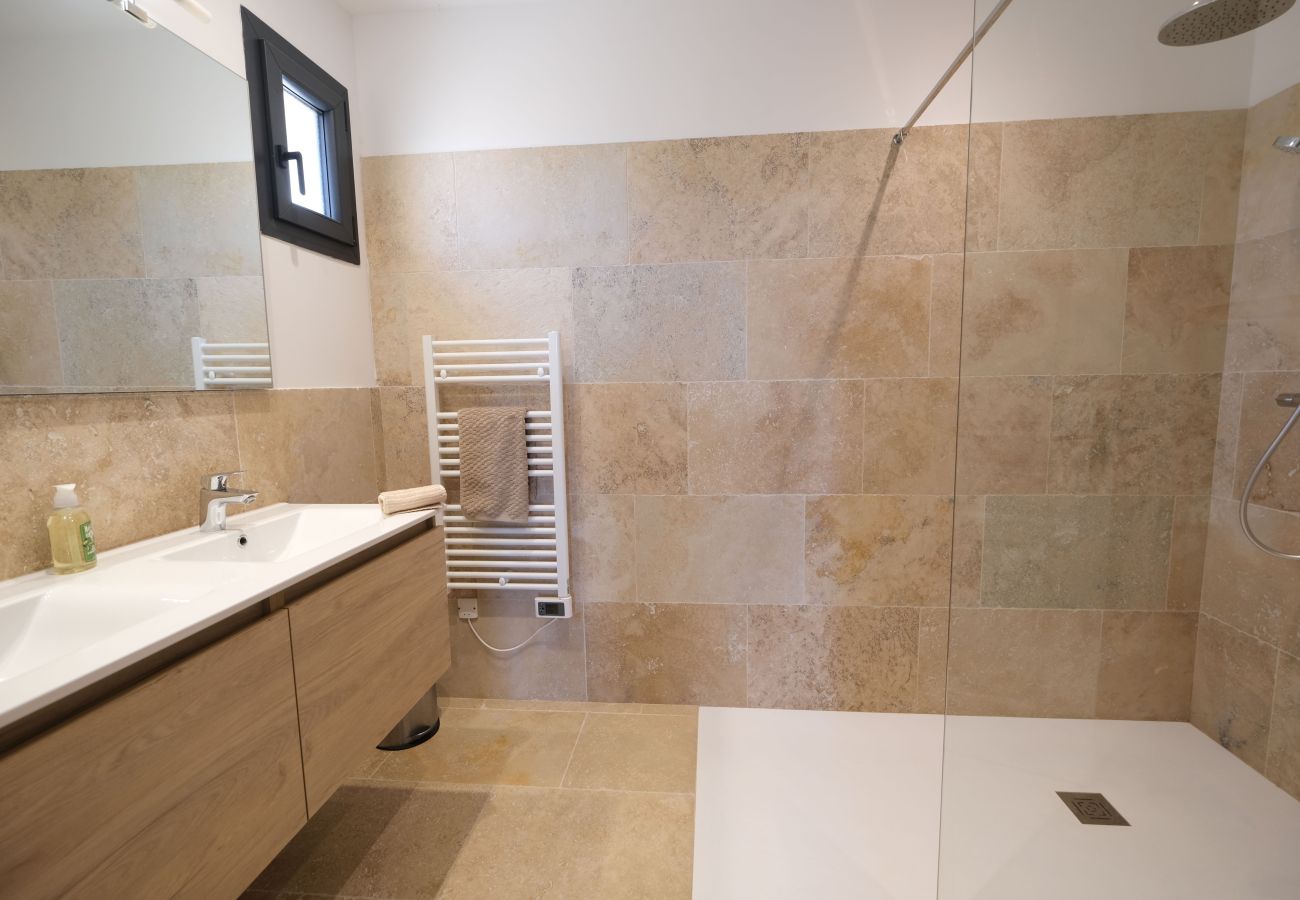 Villa in Paradou - Family villa with pool, sleeps 8, Maussane-les-Alpilles