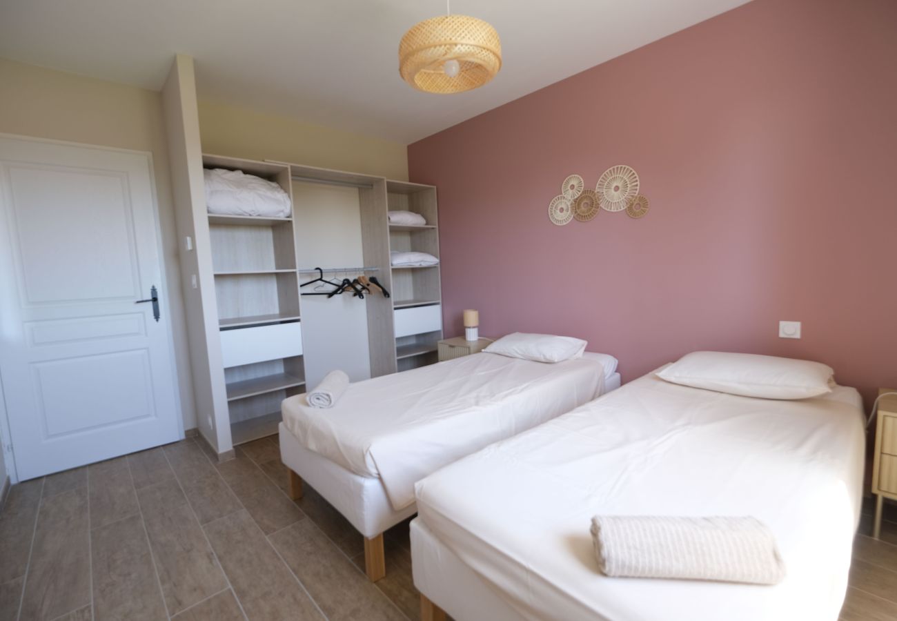 Villa in Paradou - Family villa with pool, sleeps 8, Maussane-les-Alpilles