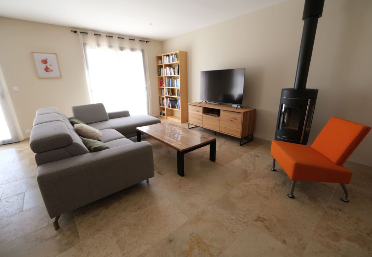 Villa in Paradou - Family villa with pool, sleeps 8, Maussane-les-Alpilles