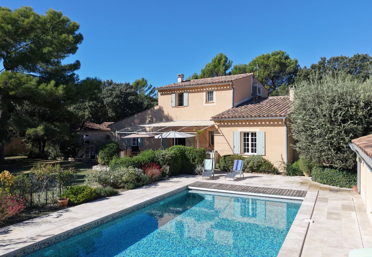 Air-co villa, Luberon views, heated pool, sleeps 8